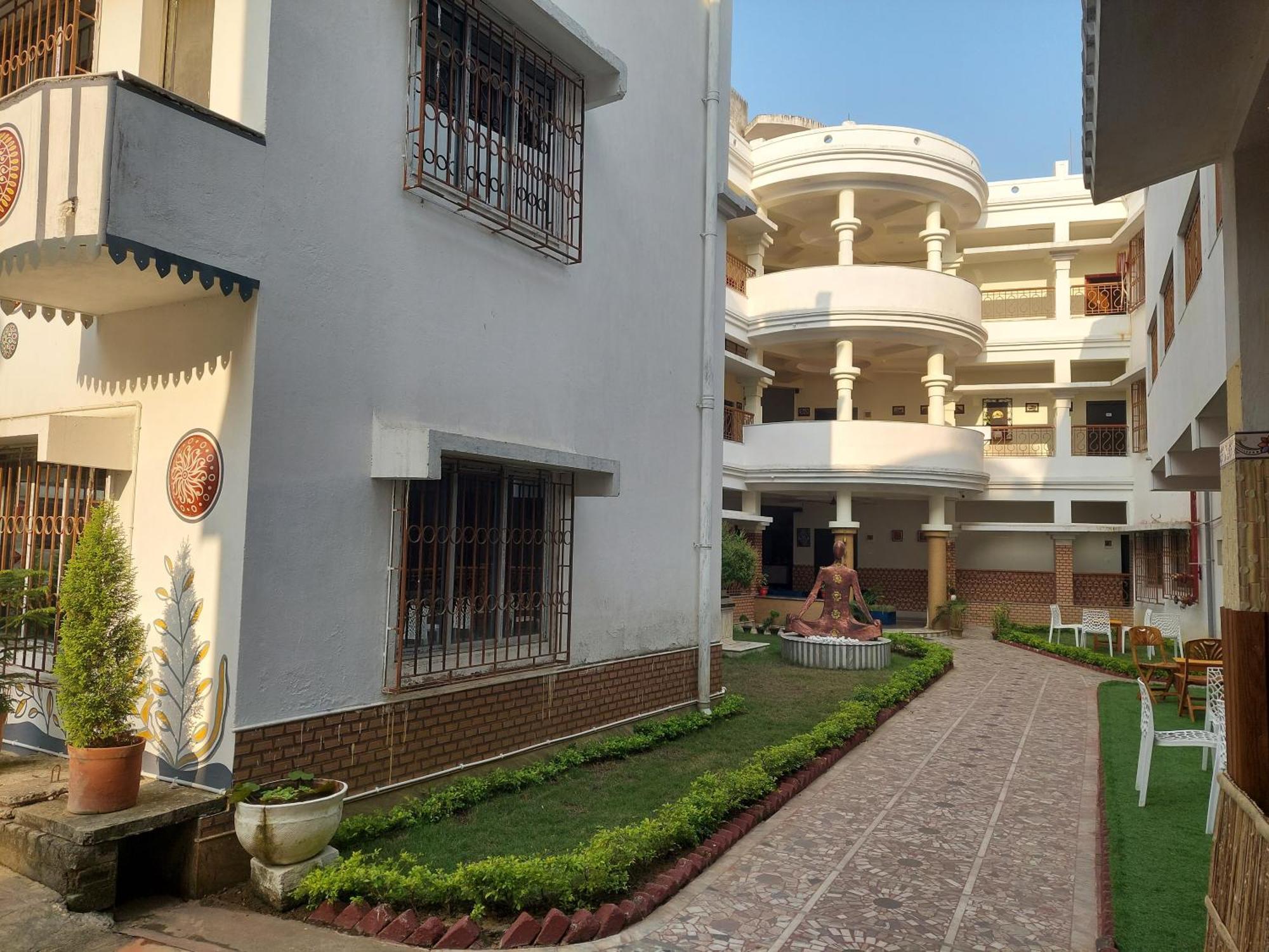 Hotel Kolam Shānti Niketan Kültér fotó