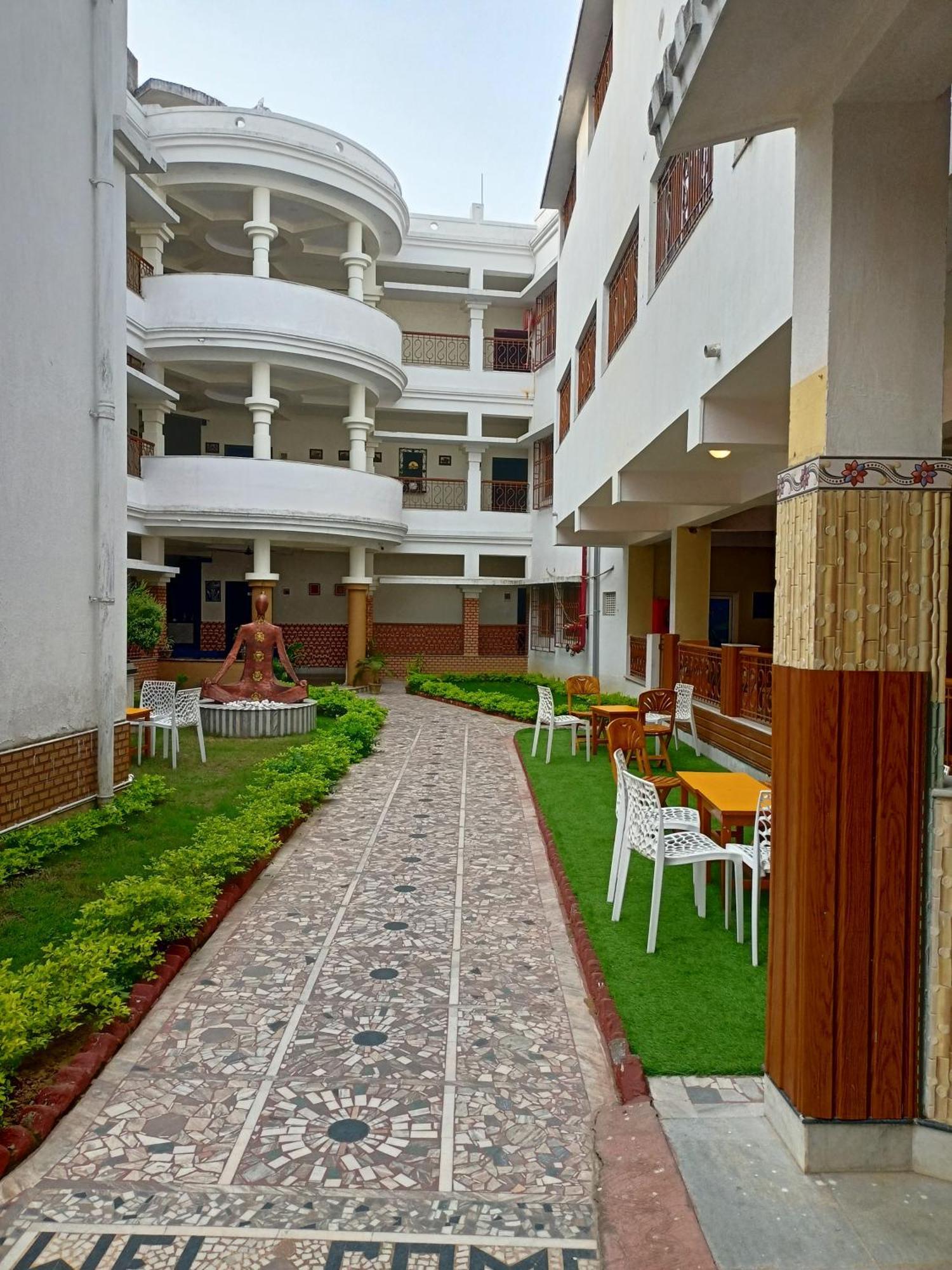 Hotel Kolam Shānti Niketan Kültér fotó